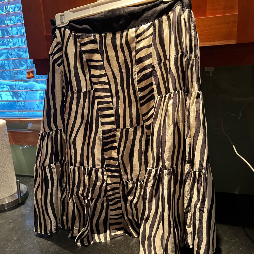 Striped Black and White Women's 100%  Silk skirt - 15” Waist 24” Length